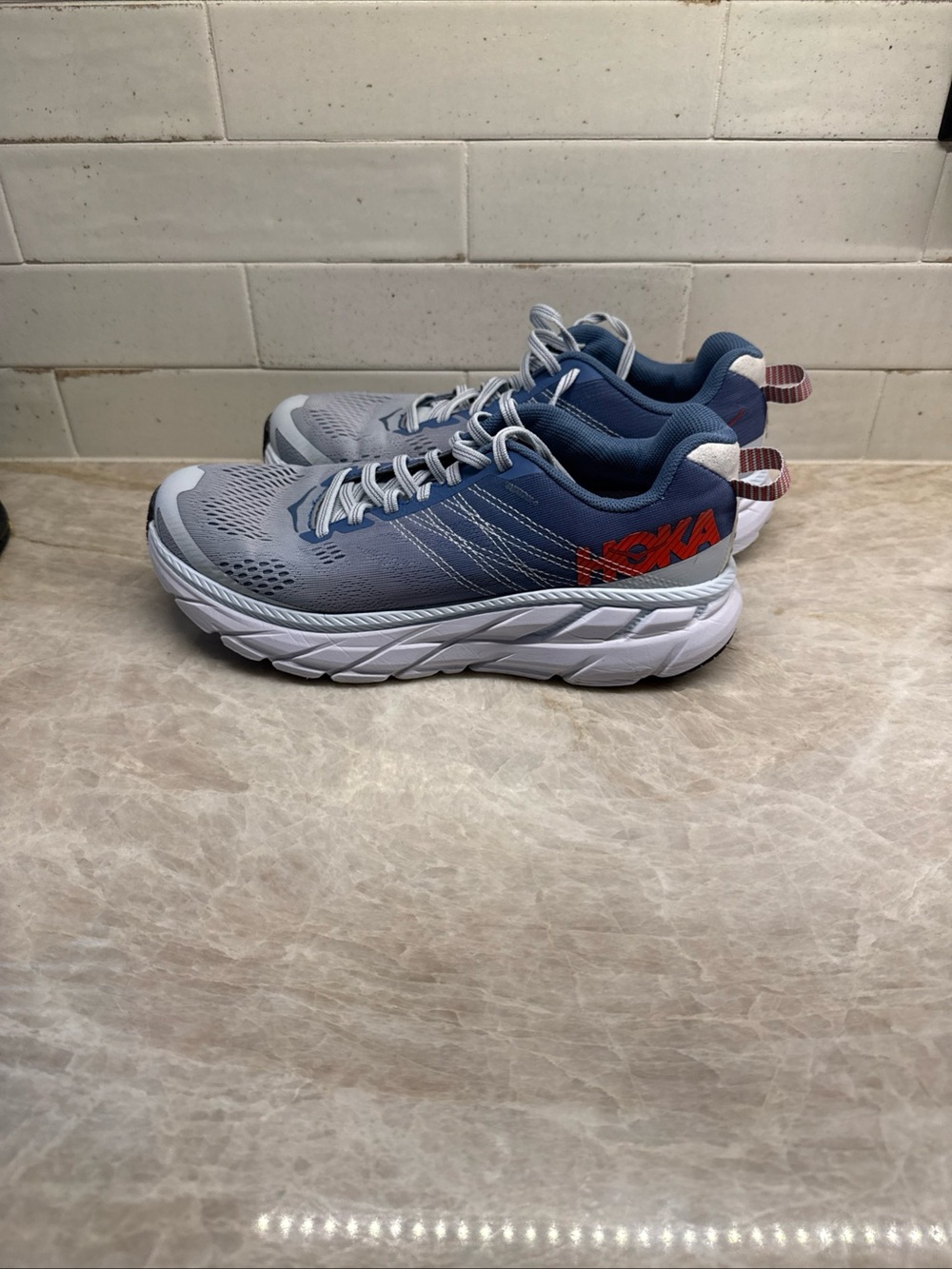 Hoka Clifton 6. Women size 8.
